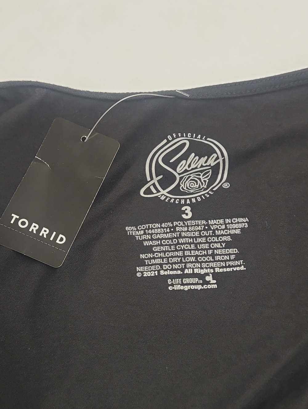 Torrid Black Graphic Off Shoulder Selena Tee Size 3X NWT - Picture 8 of 8